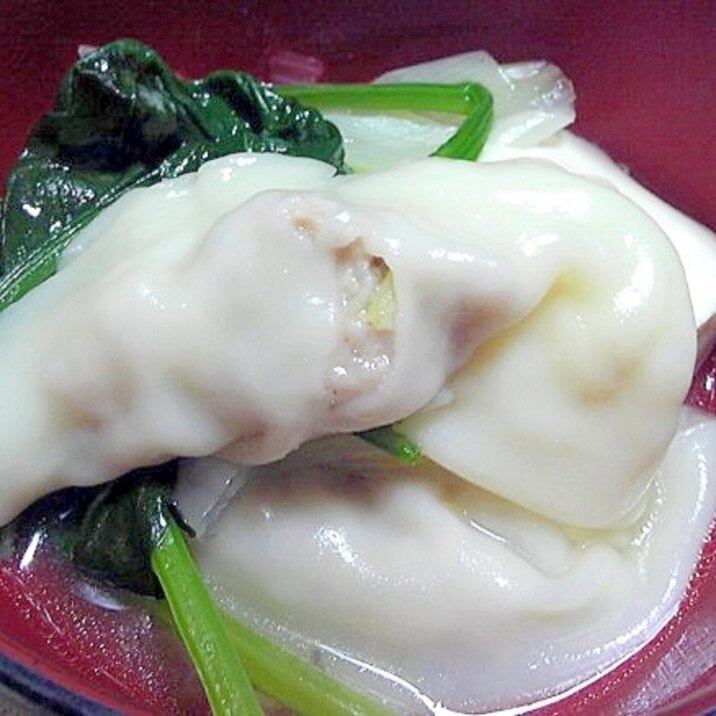 ほうれん草と水餃子の鍋